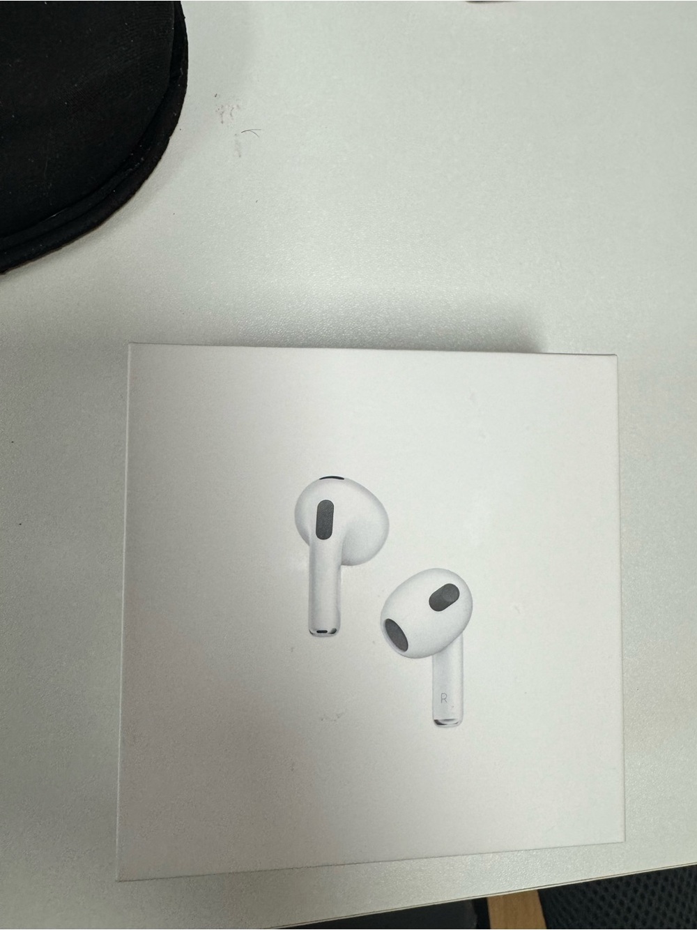 Apple AirPods with MagSafe Charging Case - White